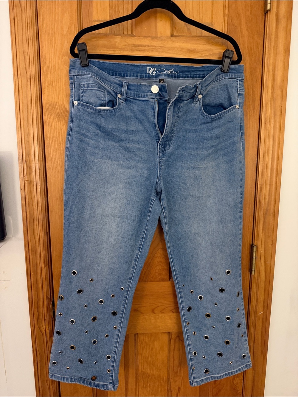 Blue Women's Grommet Hem capri
